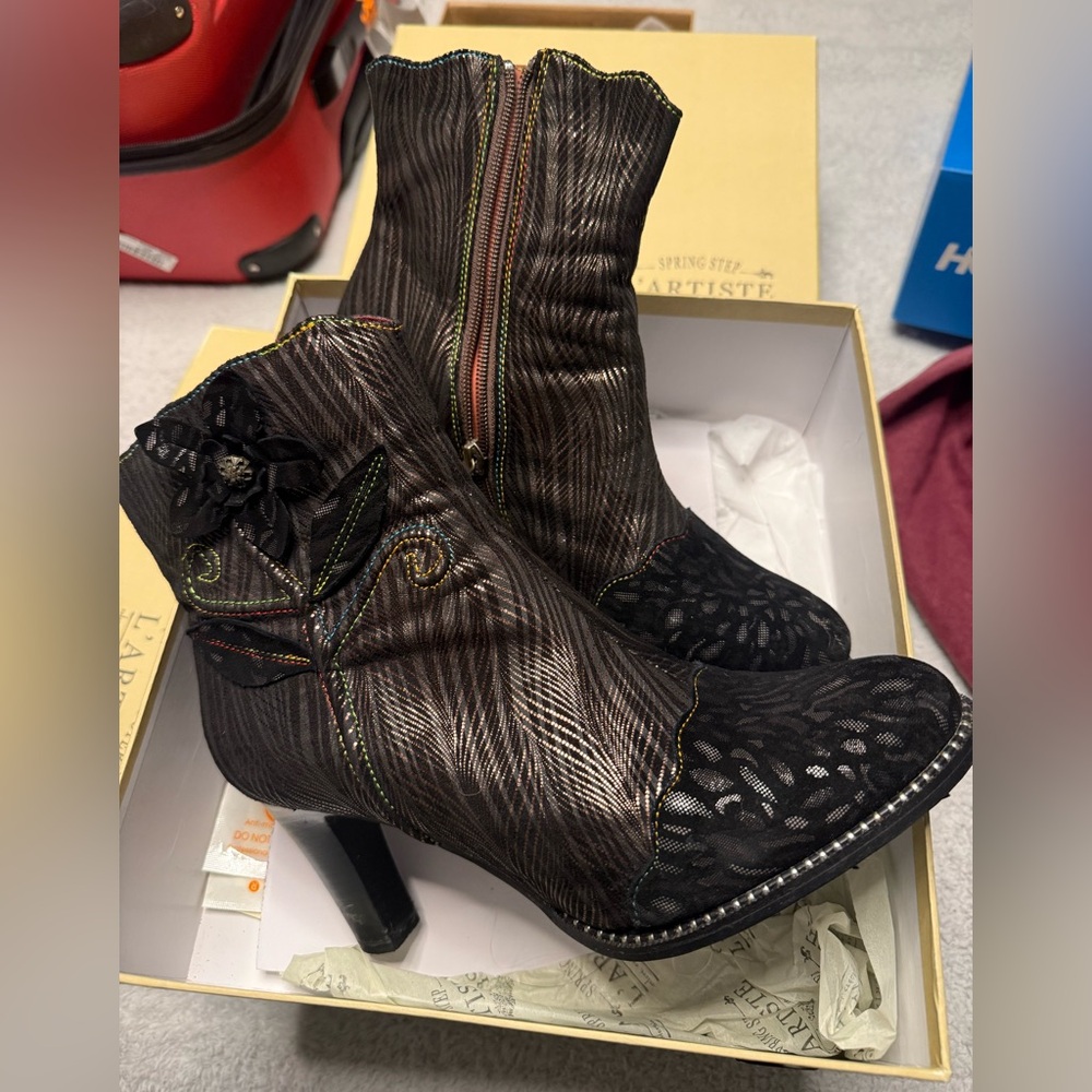 Spring Step Women's Black Patterned Heeled Boots